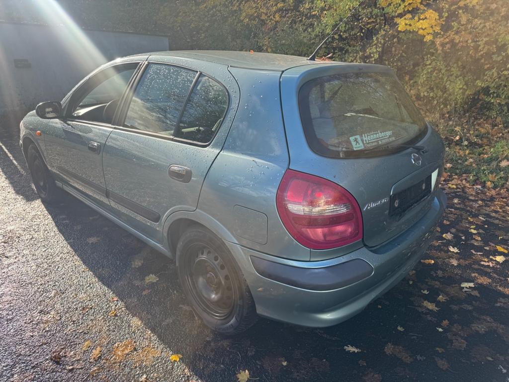 Nissan Almera