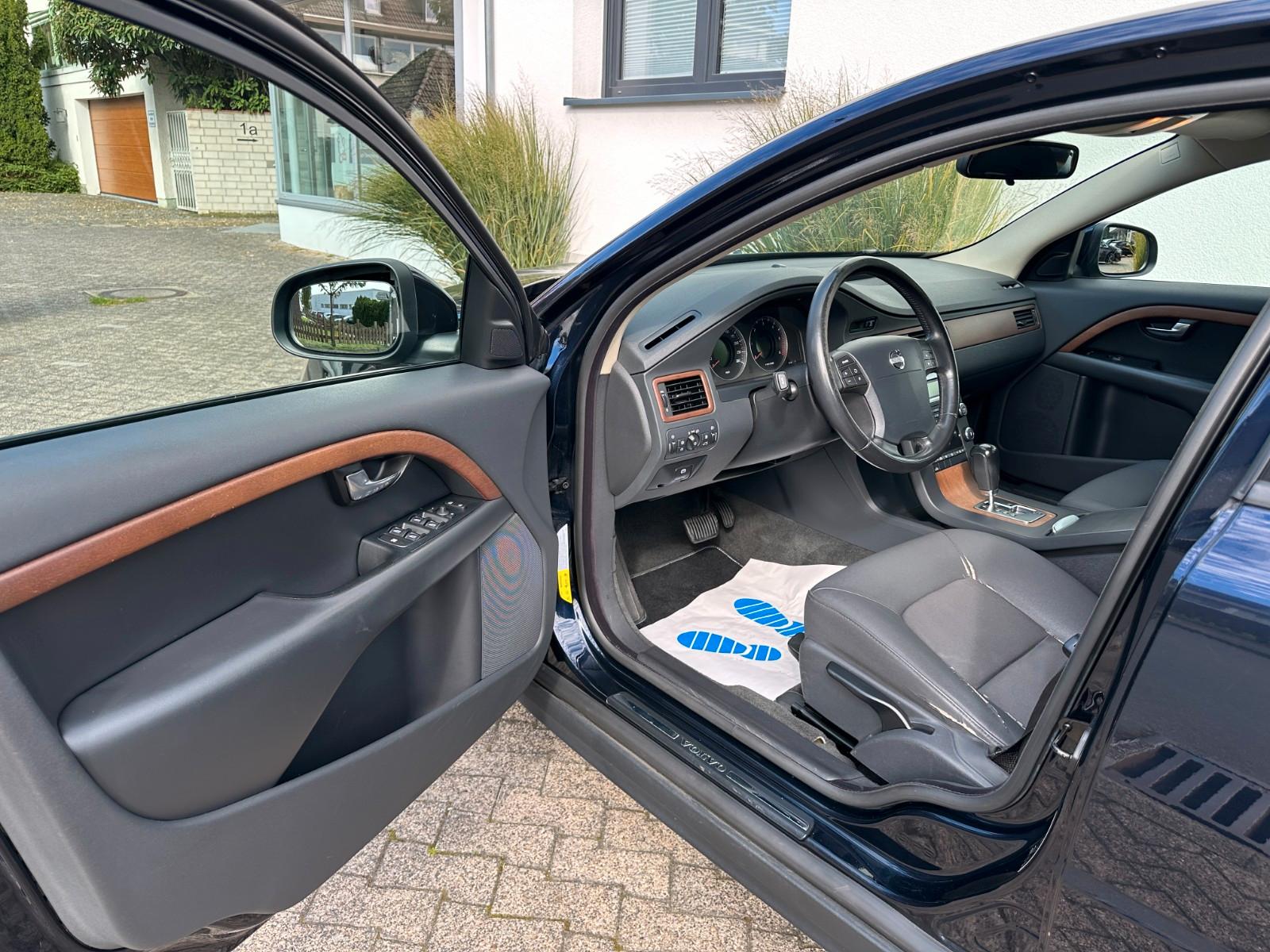 Volvo V70 2007 — engine 2.400 cm³, 185 HP (136kW)
