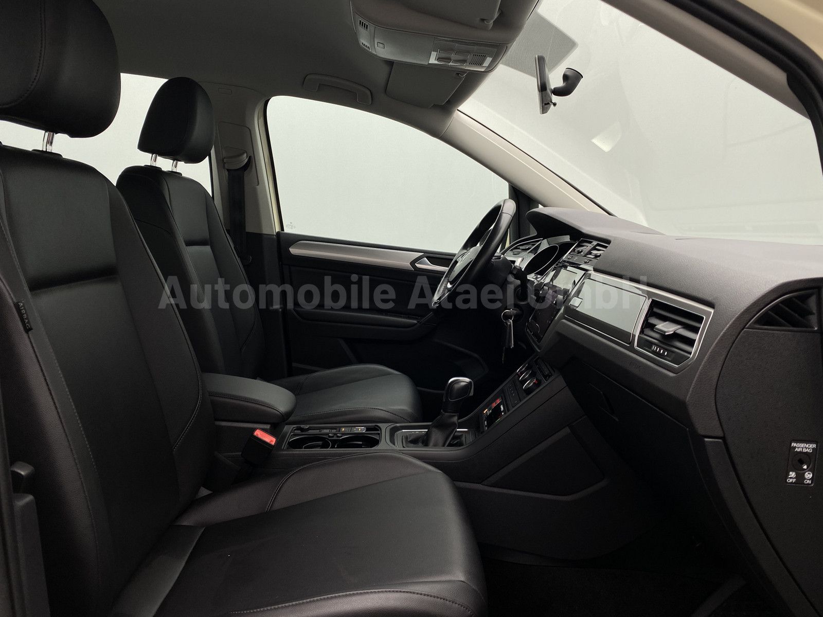 Fahrzeugabbildung Volkswagen Touran *Taxi* 7-SITZE+ TAXAMETER+ KAMERA 7478