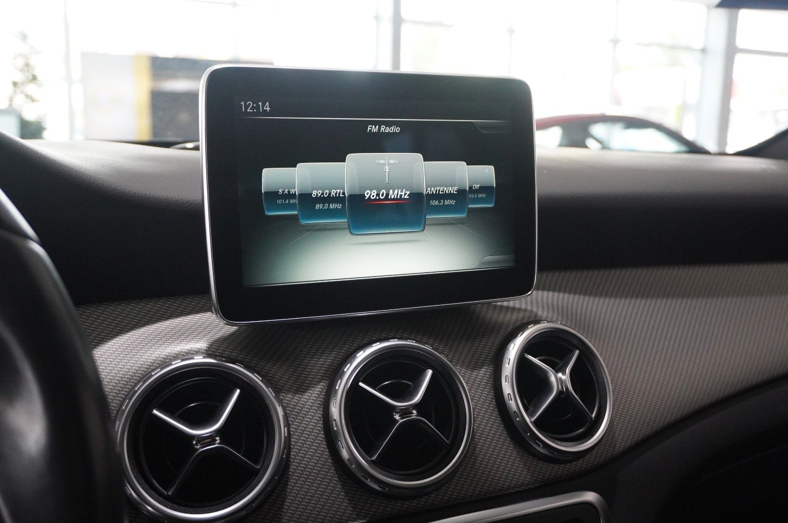 Fahrzeugabbildung Mercedes-Benz GLA 180 STYLE 7G-DCT NAVI/BI-XENON/SHZ/KAMERA
