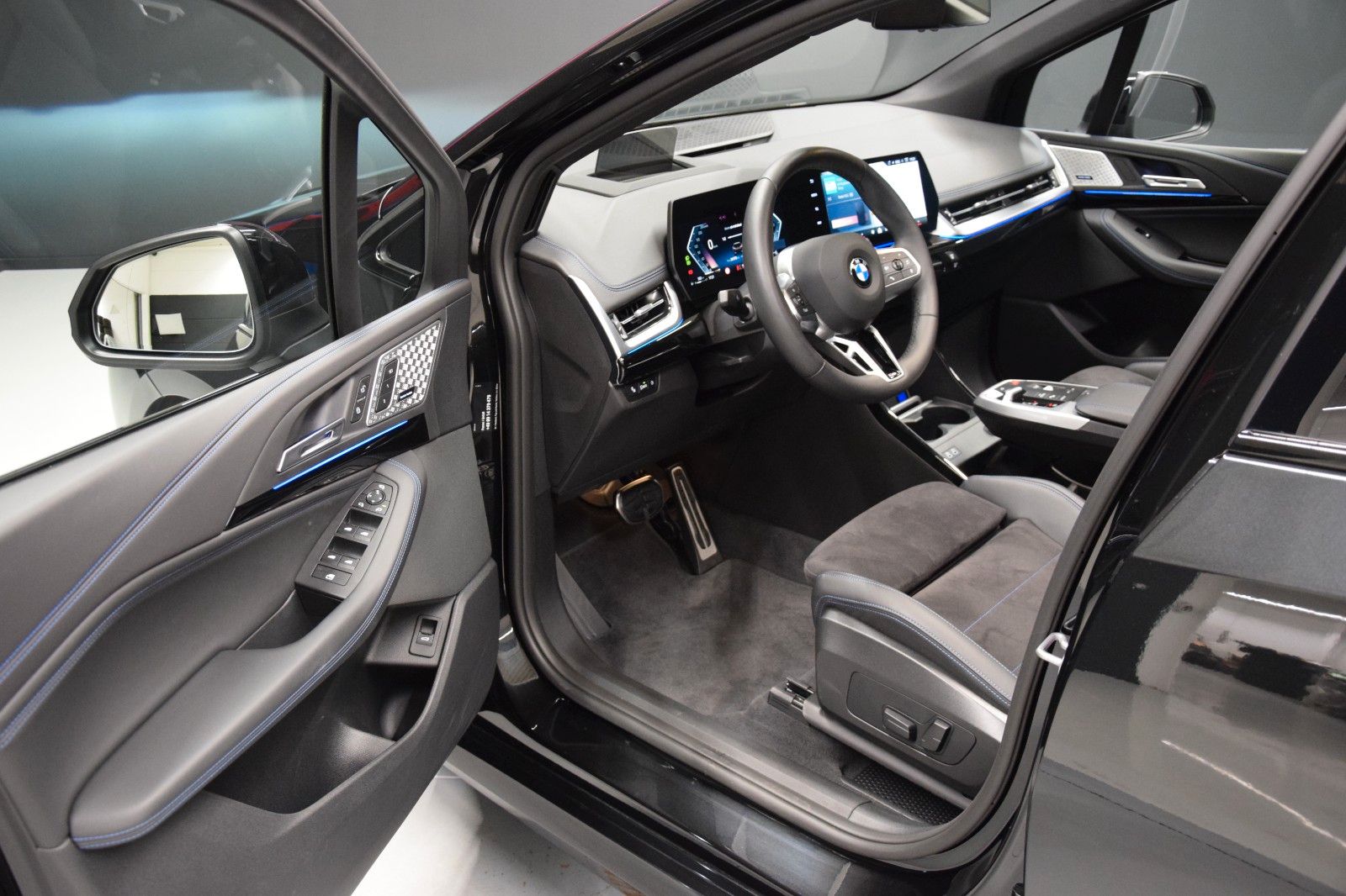 Fahrzeugabbildung BMW 223i xDrive Active Tourer M Sport Pano HuD AHK