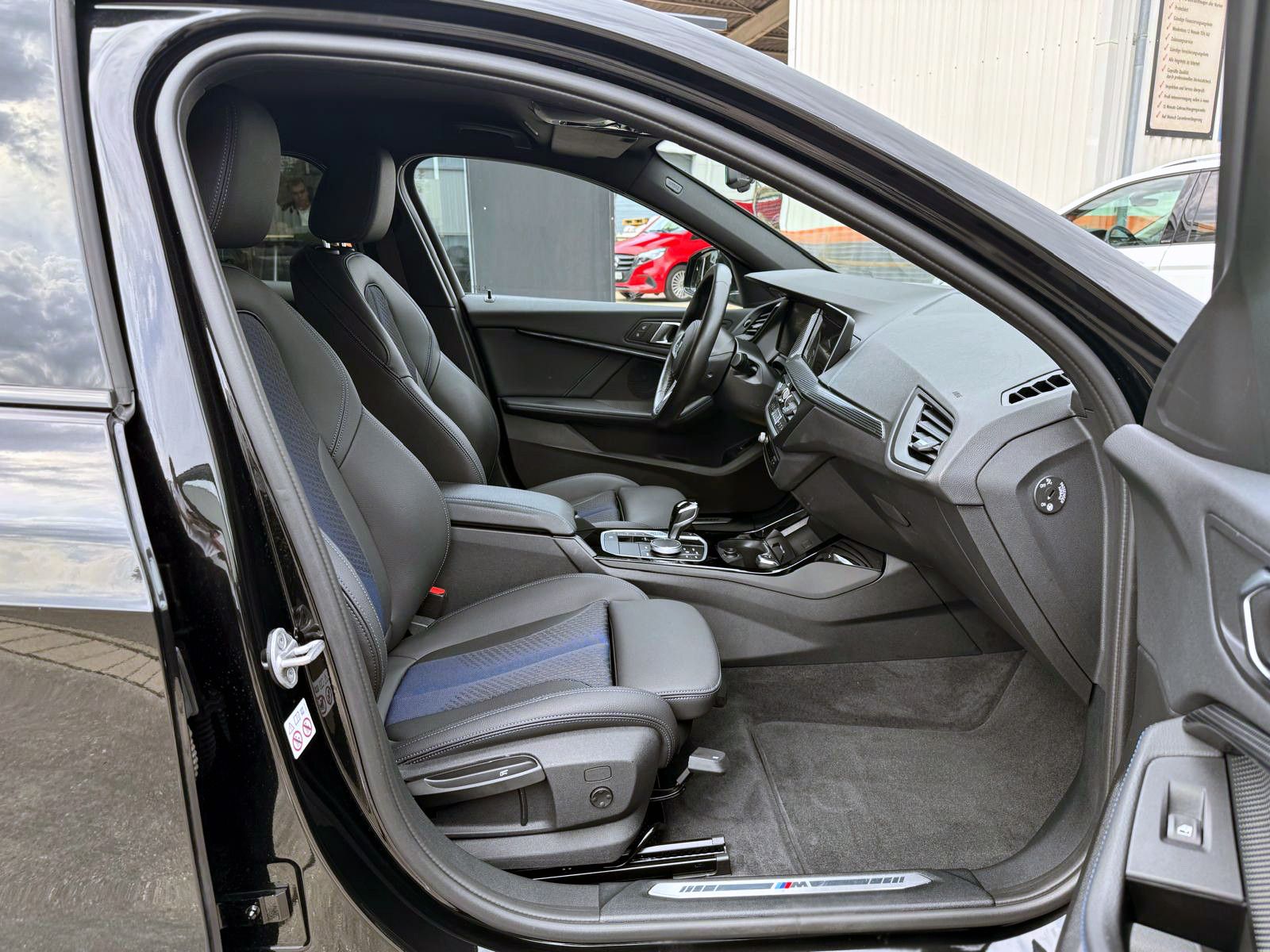 Fahrzeugabbildung BMW 120i M-Sport Steptr. ACC KAM SHZ NAV LED CarPlay