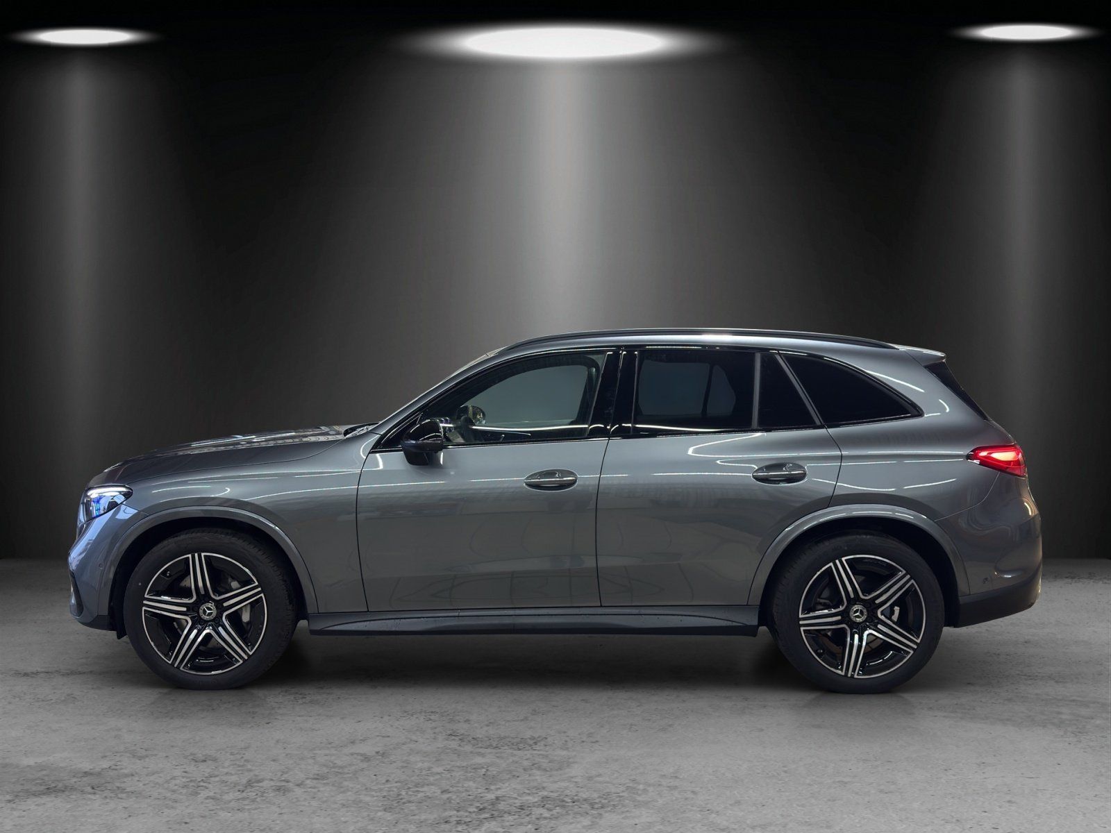 Fahrzeugabbildung Mercedes-Benz GLC 220d AMG Prem+ AIRMATIC Pano DISTRO Memo AHK