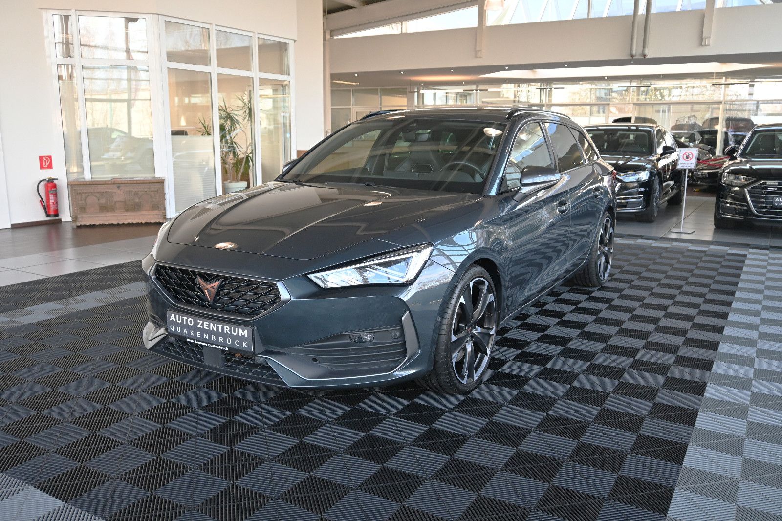 Cupra Leon 2.0 TSI ST VZ 4Drive Pano LED Navi Cam 19" imagem 3