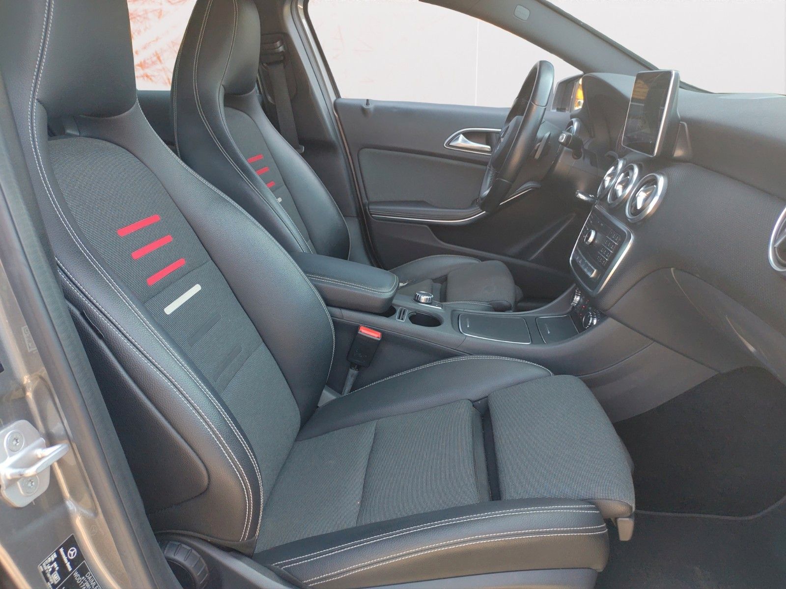 Fahrzeugabbildung Mercedes-Benz A -Klasse A 200 CDI / d ! Navi ! PDC !