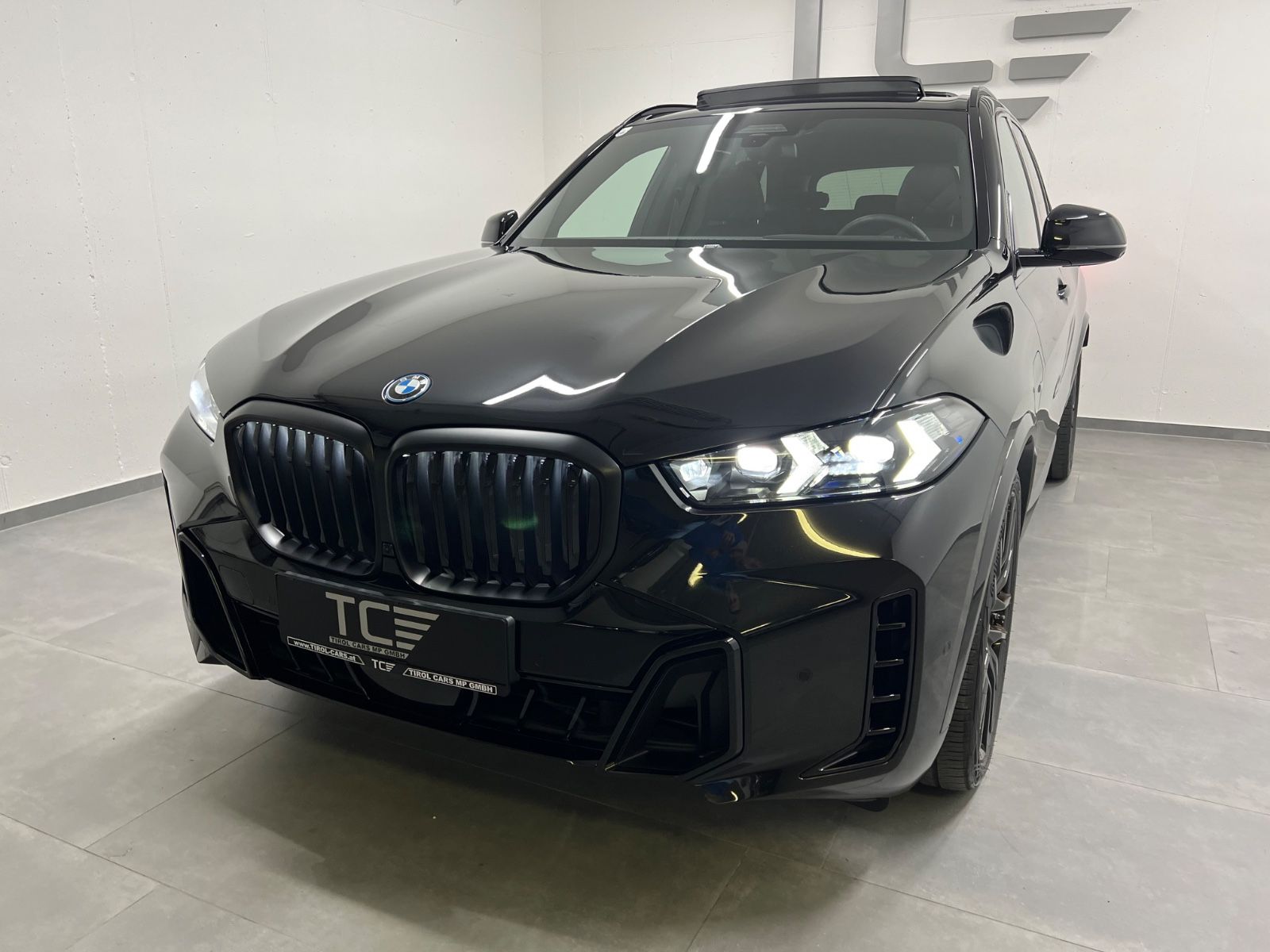 BMW X5 50e xDrive M Sport, Sky Lounge, Integral, VOL imagem 3