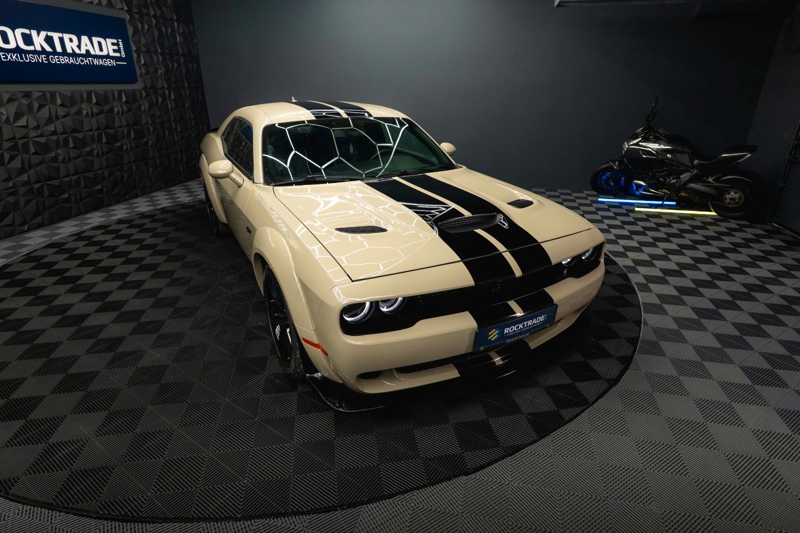 Fahrzeugabbildung Dodge Challenger 6.4 V8 SRT 392 R/T SCAT PACK WIDEBODY