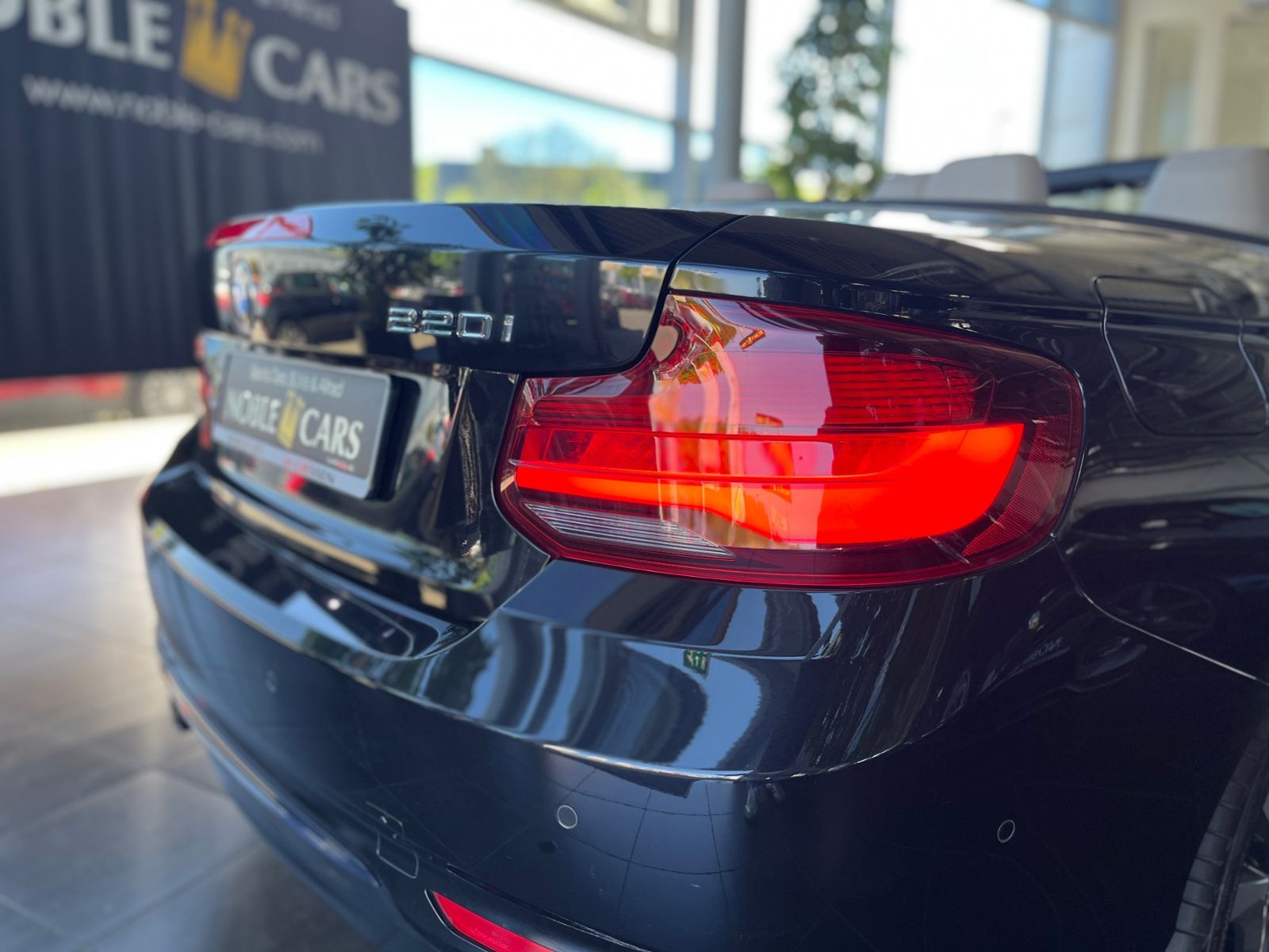 Fahrzeugabbildung BMW 220i Cabrio Sport Line H/K LEDER LED NAV SHZ 18"
