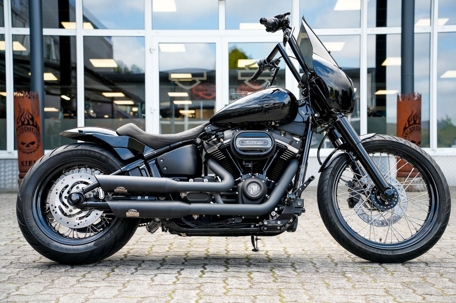 Fahrzeugabbildung Harley-Davidson SOFTAIL STREET BOB CLUBSTYLE J&H Ape - Airride