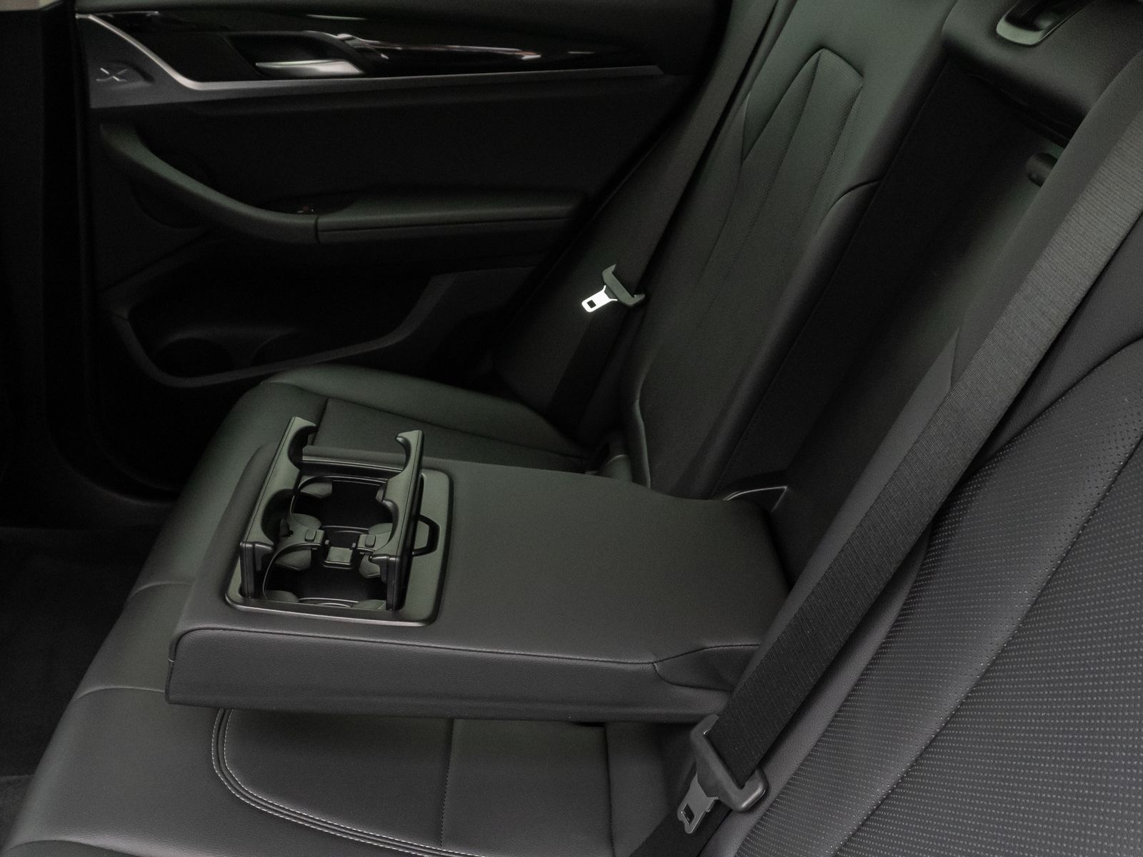 Fahrzeugabbildung BMW X3 xD20d Komfort Kamera HUD DAB Sport HiFi AHK