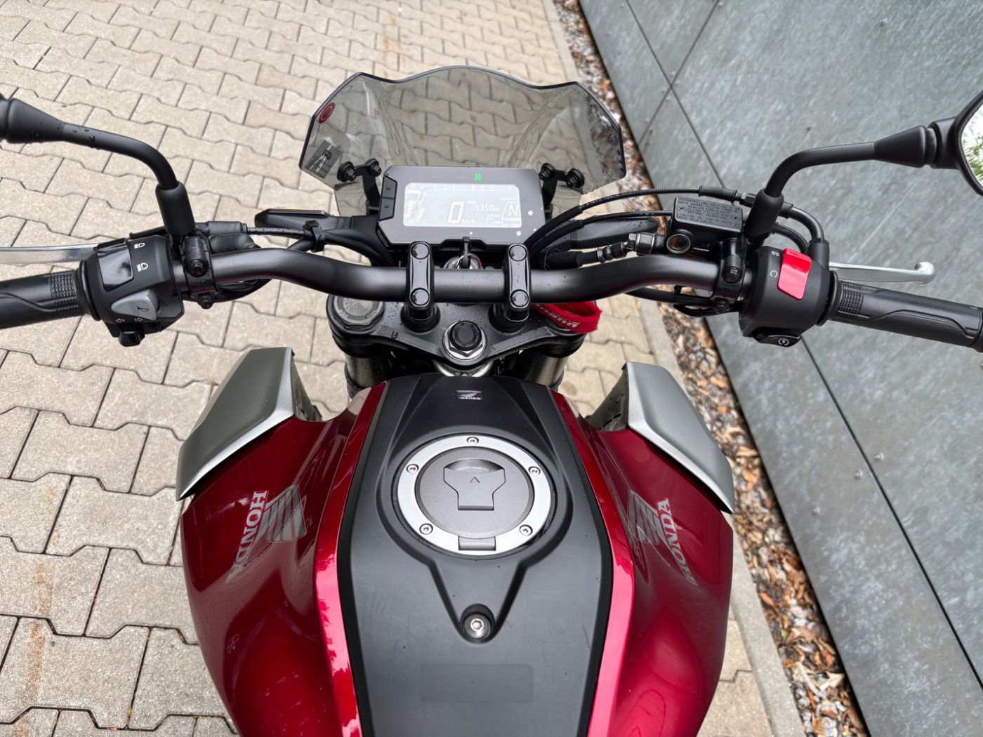 Fahrzeugabbildung Honda CB 125 R, Koffer, Windschild