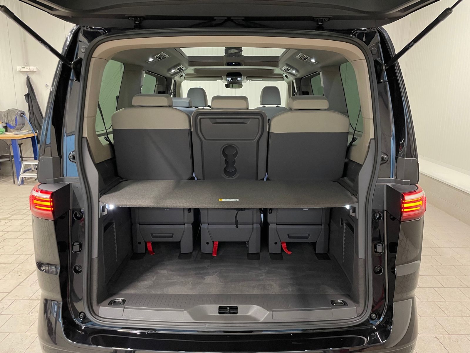 T7 Multivan Life LR 2.0 TDI MATRIX-LED PANO ACC