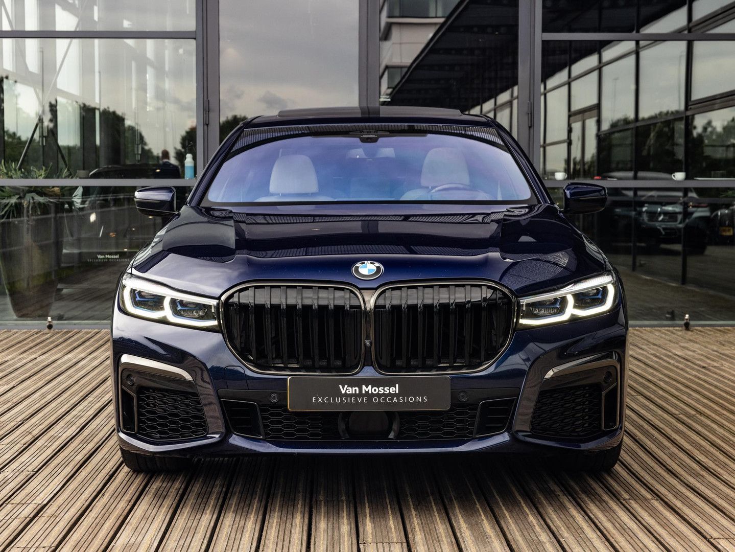 BMW 750 7-serie 750i xDrive High Executive | M-SPORT imagem 2