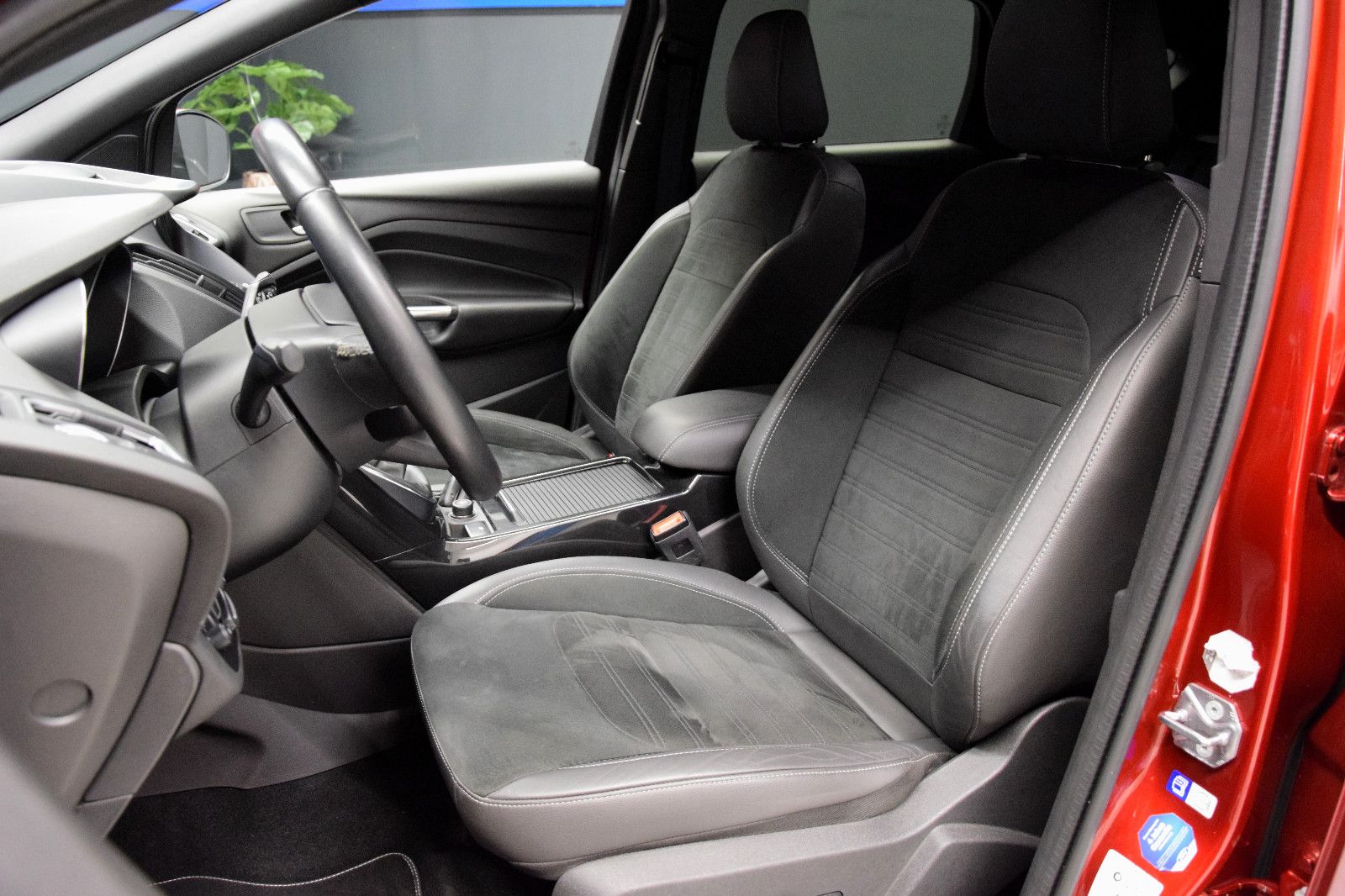 Fahrzeugabbildung Ford Kuga ST-Line Tempomat Kamera PDC Bi-Xenon el.Hkl