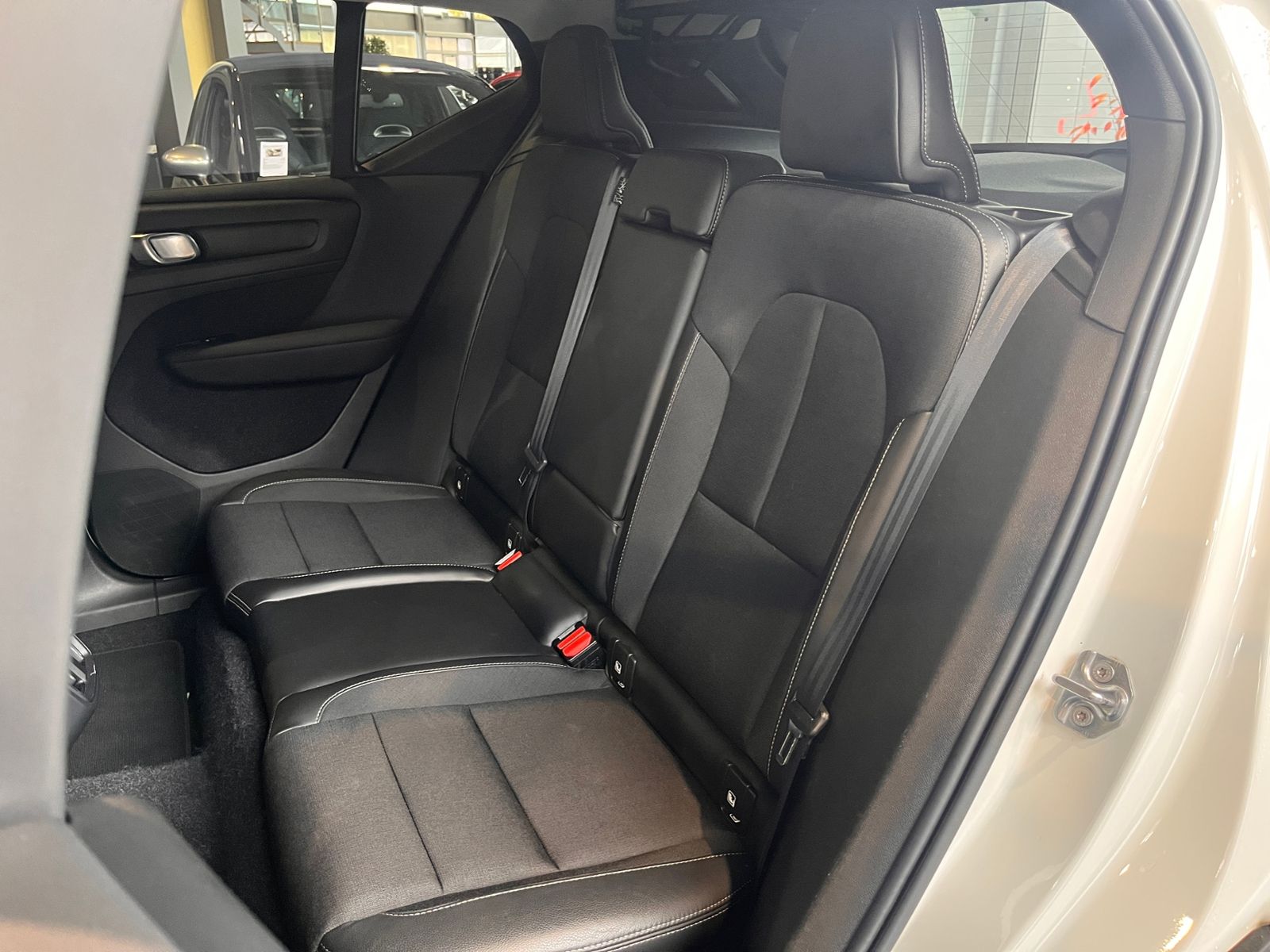 Fahrzeugabbildung Volvo XC40 AWD AHK LED NAVI ALU