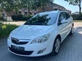 Opel Astra J Sports Tourer Design Edition - Opel Astra aus 2011: Kombi