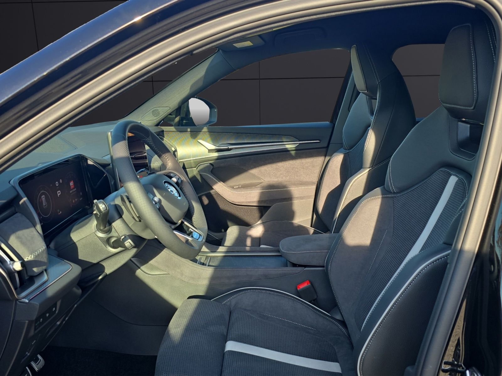 Fahrzeugabbildung SKODA Kodiaq 2.0 TDI 4x4 Sportline DSG AHZV STANDHZG