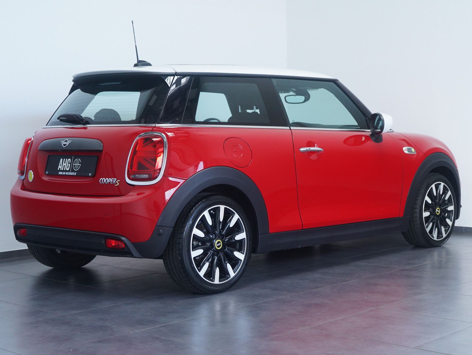 Fahrzeugabbildung MINI COOPER SE Trim XL YOURS/PANO/LEDER/HUD/SOH