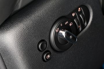 MINI COOPER SE Yours Trim H&K PANO RFK 17" 1.Hand
