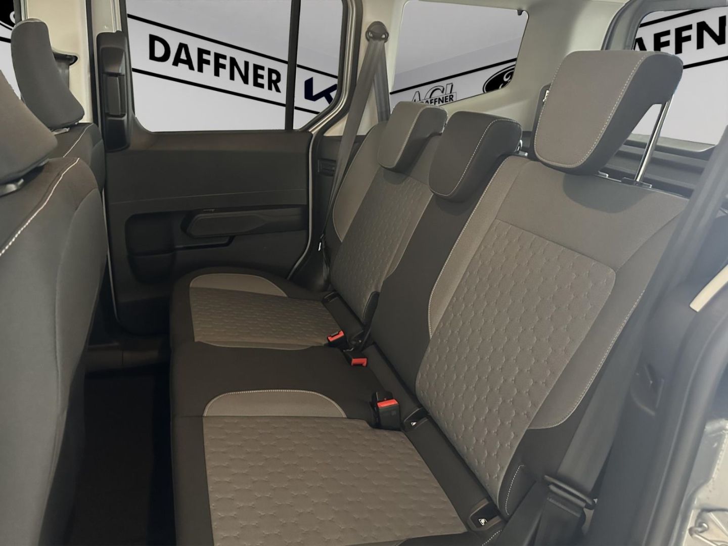 Fahrzeugabbildung Ford Tourneo Courier BEV Titanium Navi ACC Klimaautom