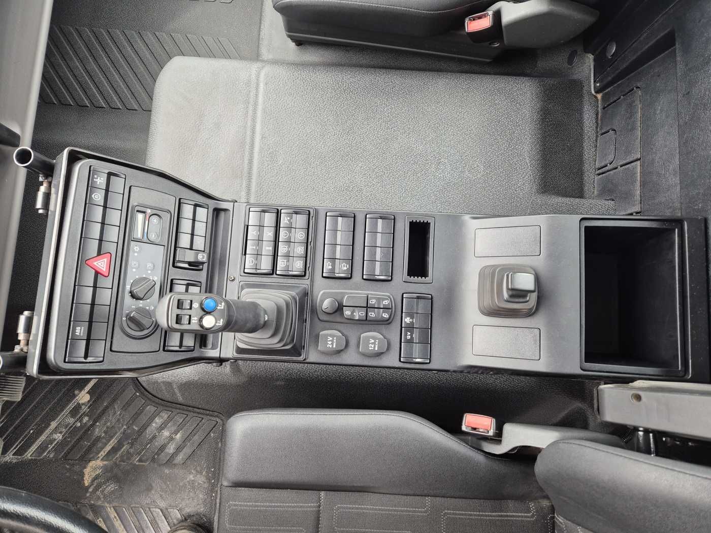 Fahrzeugabbildung Mercedes-Benz Unimog U423 4x4 Hydrostat Zapfwelle