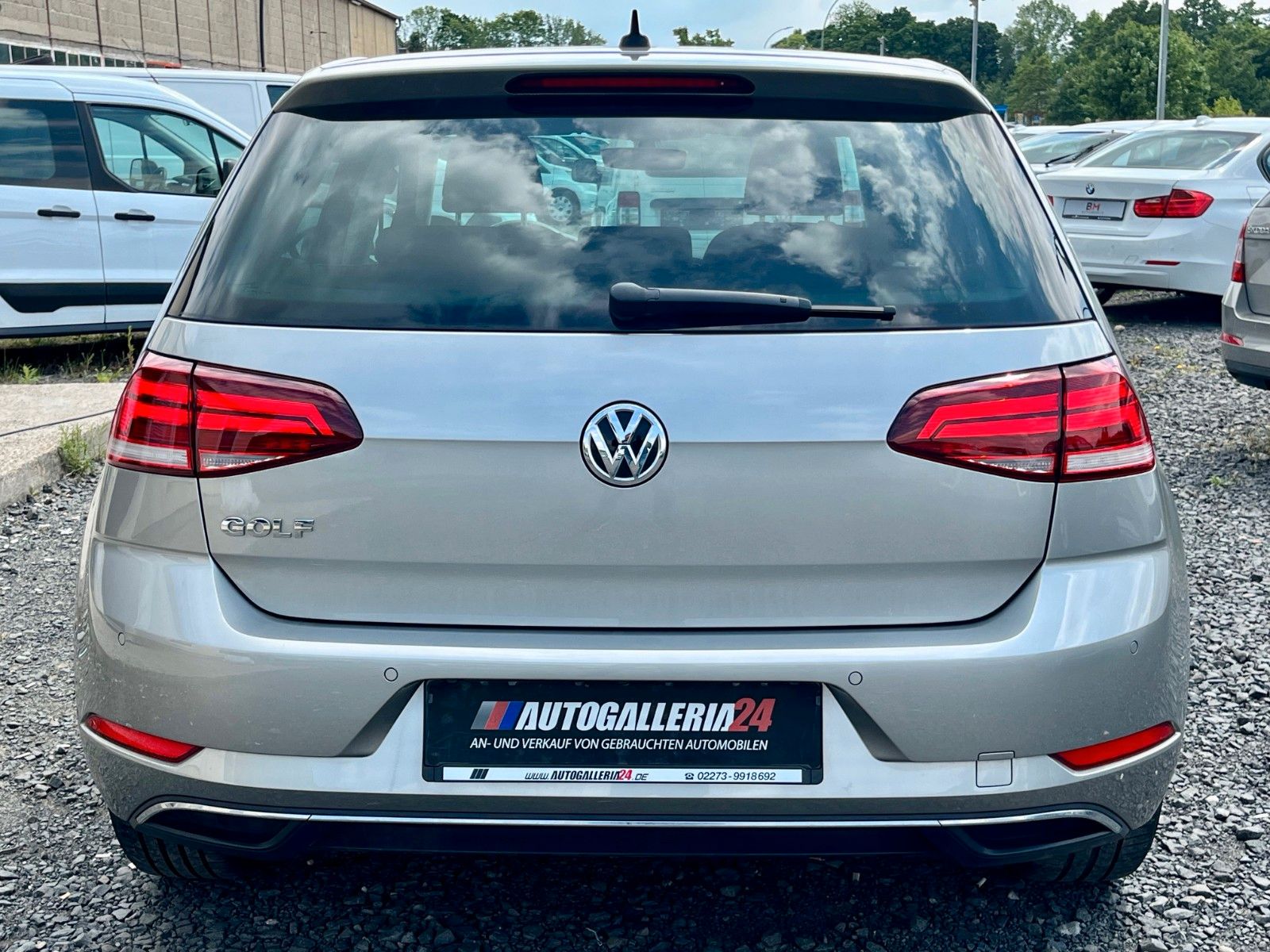 Fahrzeugabbildung Volkswagen Golf VII 1.0 Lim. Comfortline DSG Navi PDC 1.HD