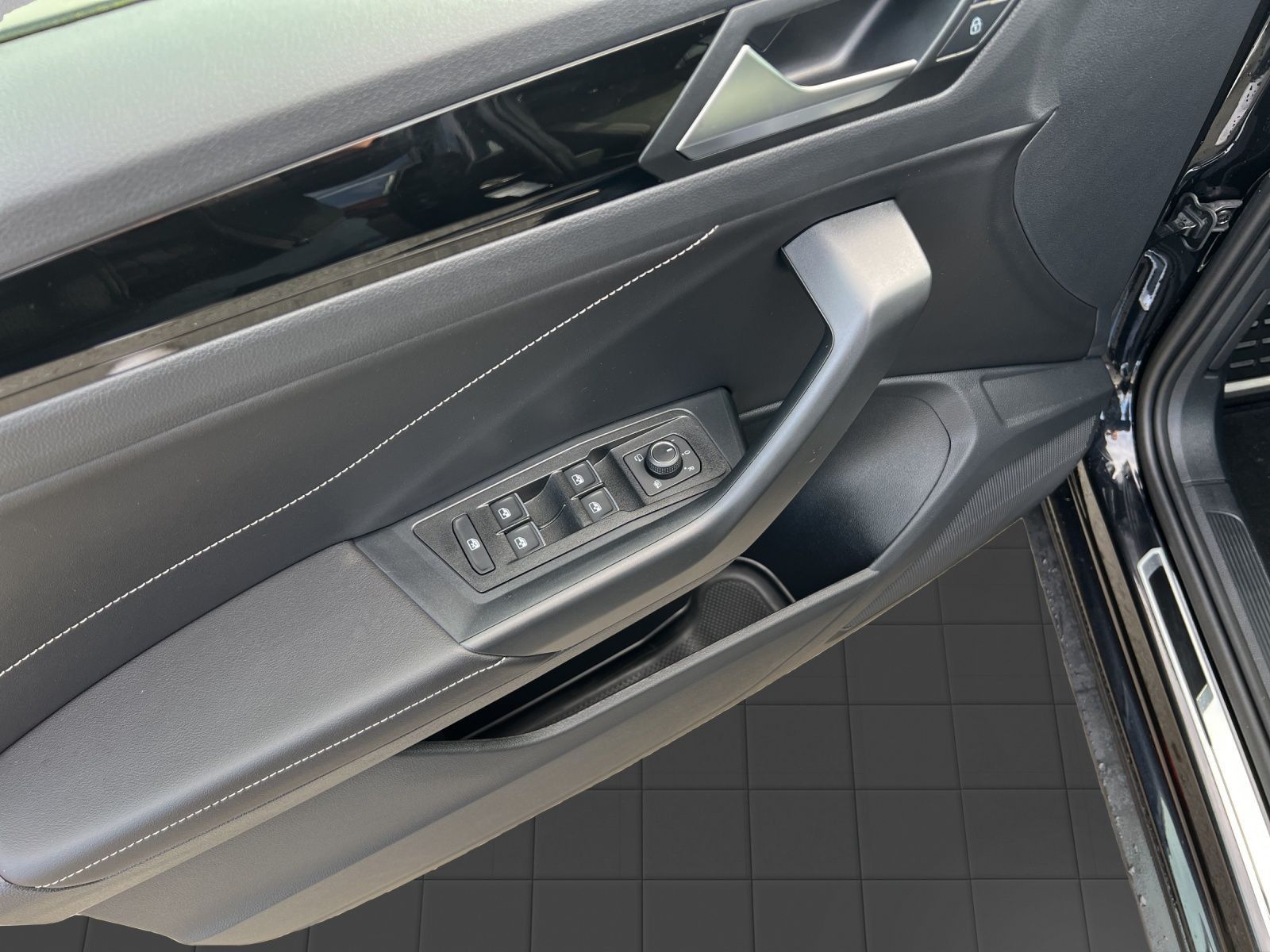 T-Roc R-Line 1.5 TSI DSG*LED*AHK*Navi*Klima