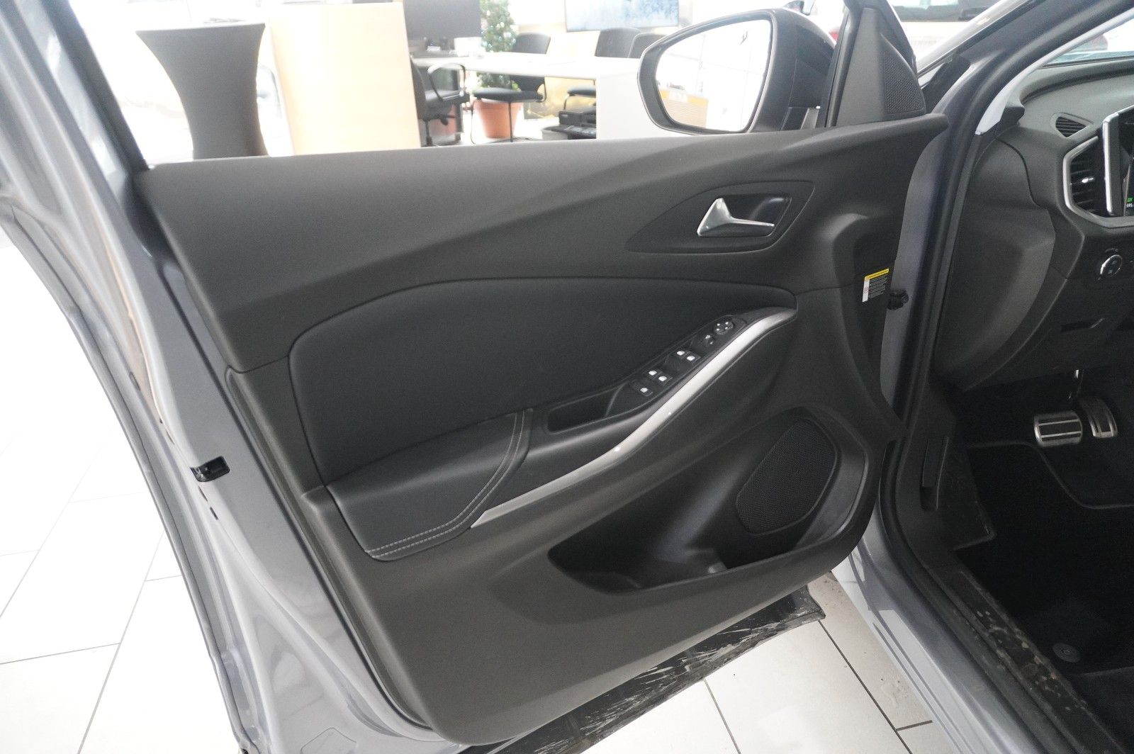 Fahrzeugabbildung Opel Grandland (X) 1.6T GSe 4HYBRID NAVI/LED/KAMERA