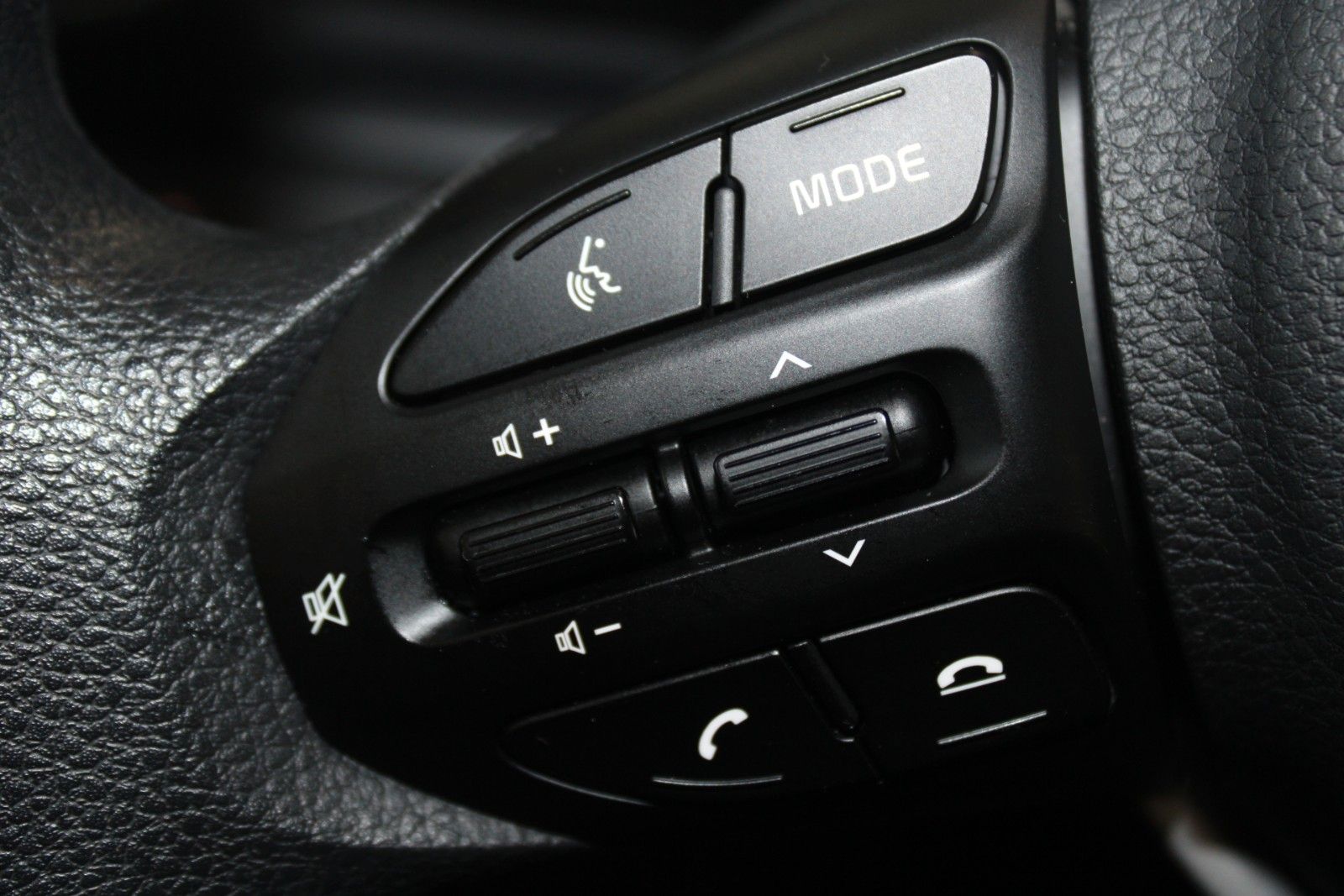 Fahrzeugabbildung Kia Stonic KLIMA NAVI Kamera PDC DAB usw. 1.Hand