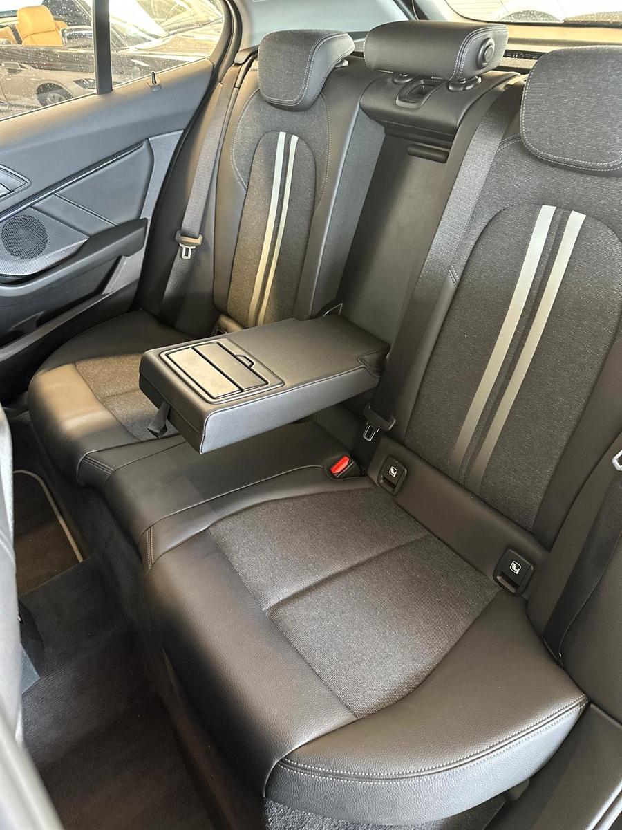 BMW 118i 1 Limousine Navi HeadUp Sport Line 8fach