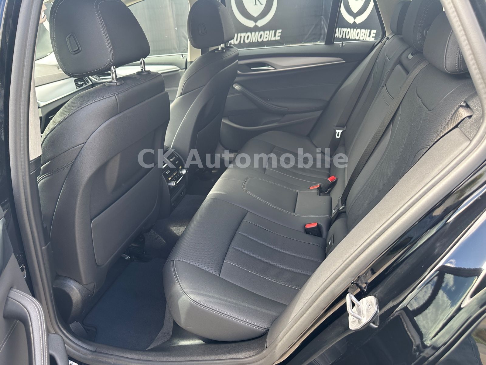 Fahrzeugabbildung BMW 520d Touring/Navi/Laser/Head-Up/Leder/360°/AHK