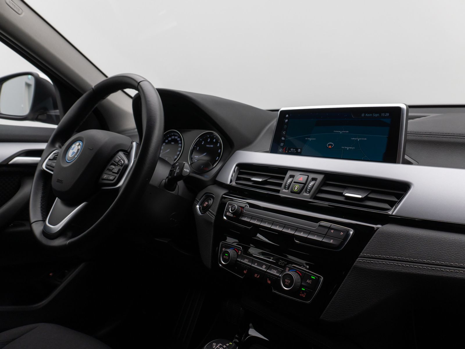 Fahrzeugabbildung BMW X2 xD25e Parkassist DAB Lordos Geschwindigkeitsr