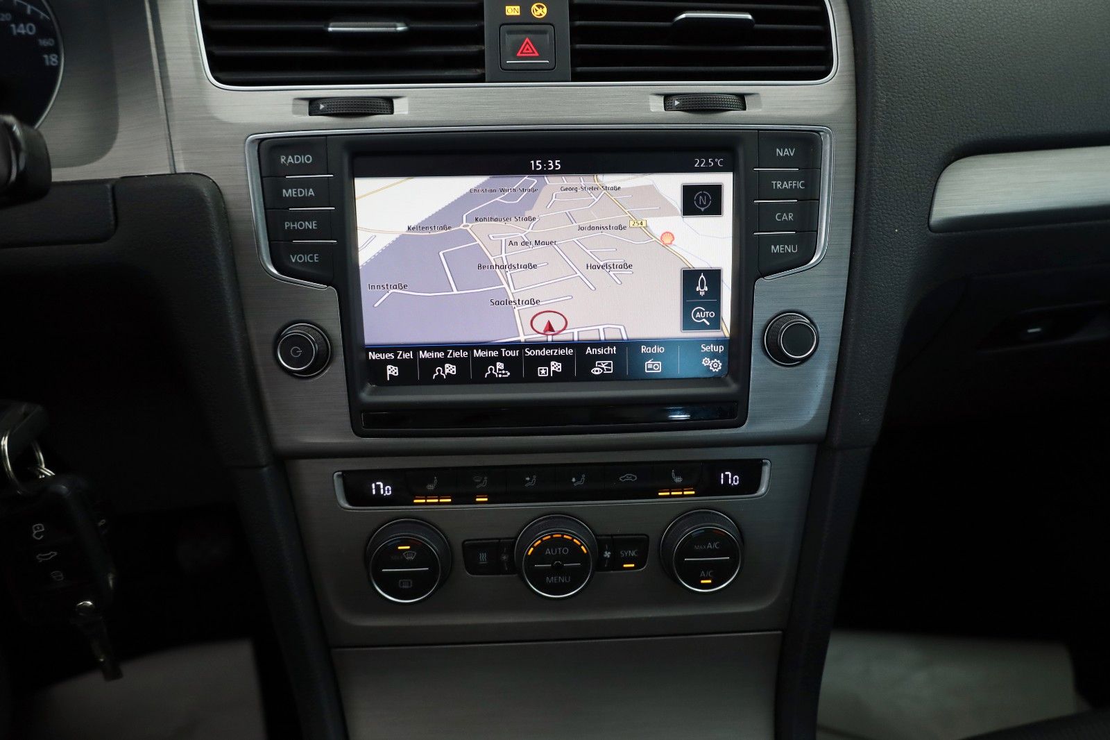 Fahrzeugabbildung Volkswagen Golf VII Variant Comfortline 4M Navi,Panorama,SH