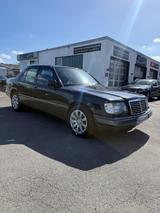Mercedes-Benz W124 E300 Turbo Diesel Automatik M - Mercedes-Benz E 300 mit Diesel-Antrieb: Turbo