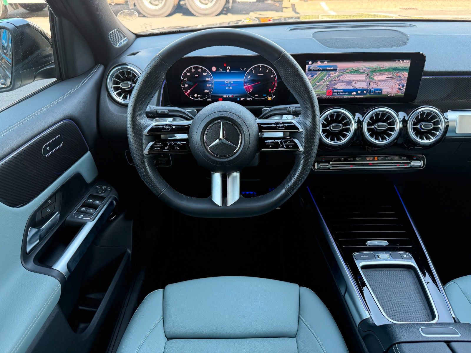 Fahrzeugabbildung Mercedes-Benz GLB 250 4M AMG Night+Pano+Burm+360°+Keyless+20"