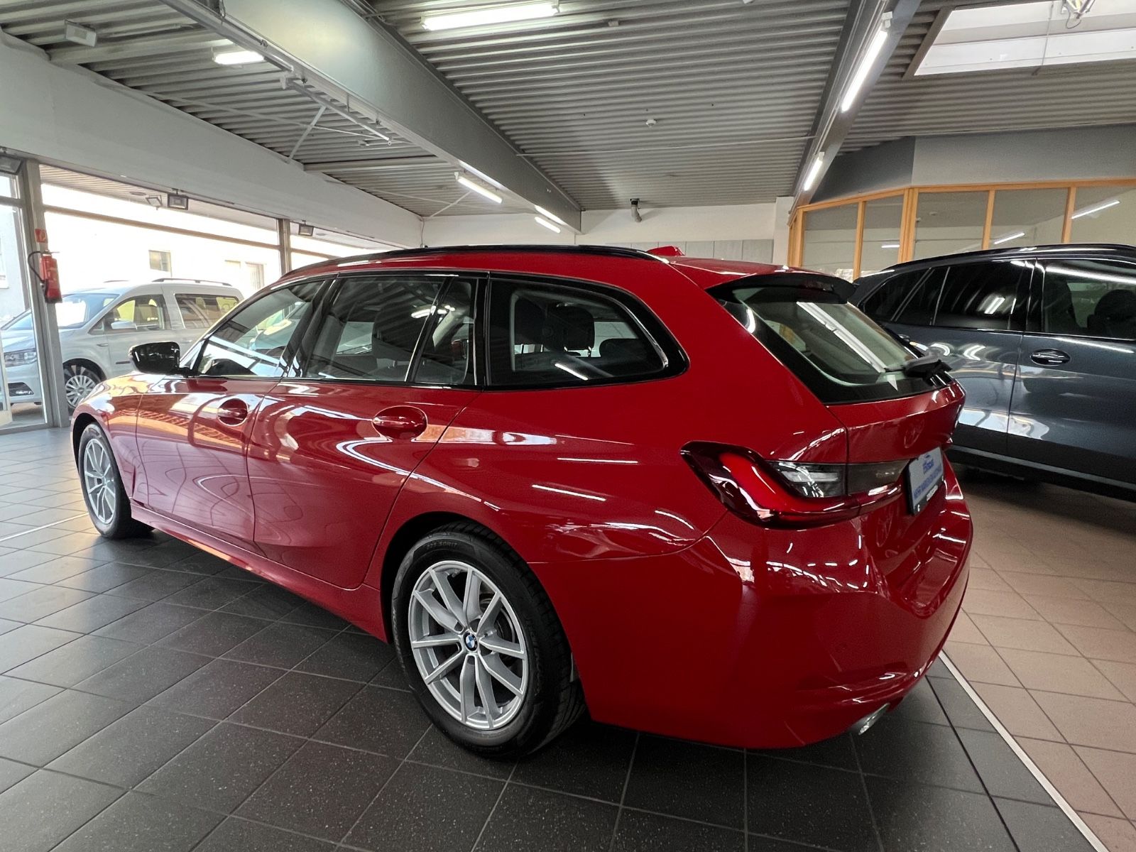BMW 318 d Touring Facelift+Curved+Assistant+Panroama foto 9