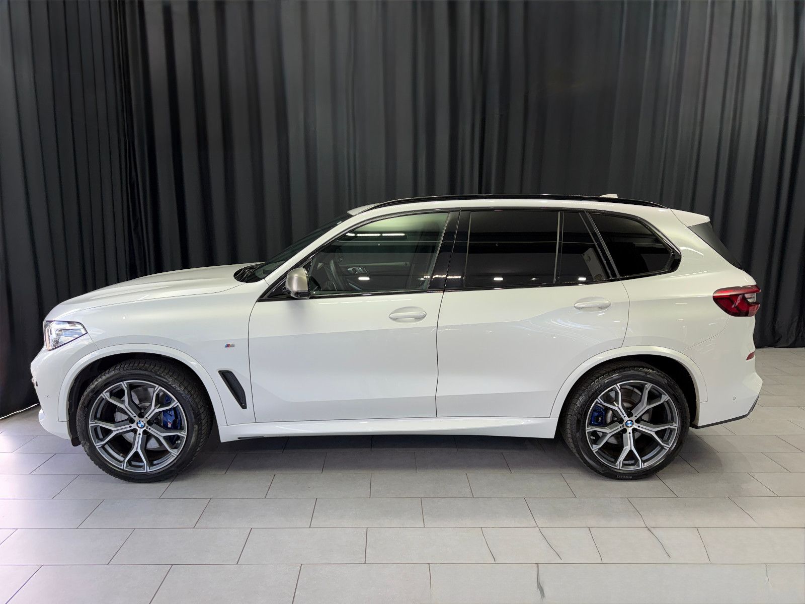 Fahrzeugabbildung BMW X5 M50d|LASER|H&K|360°|PANO|GESTIK|AHK|HuD