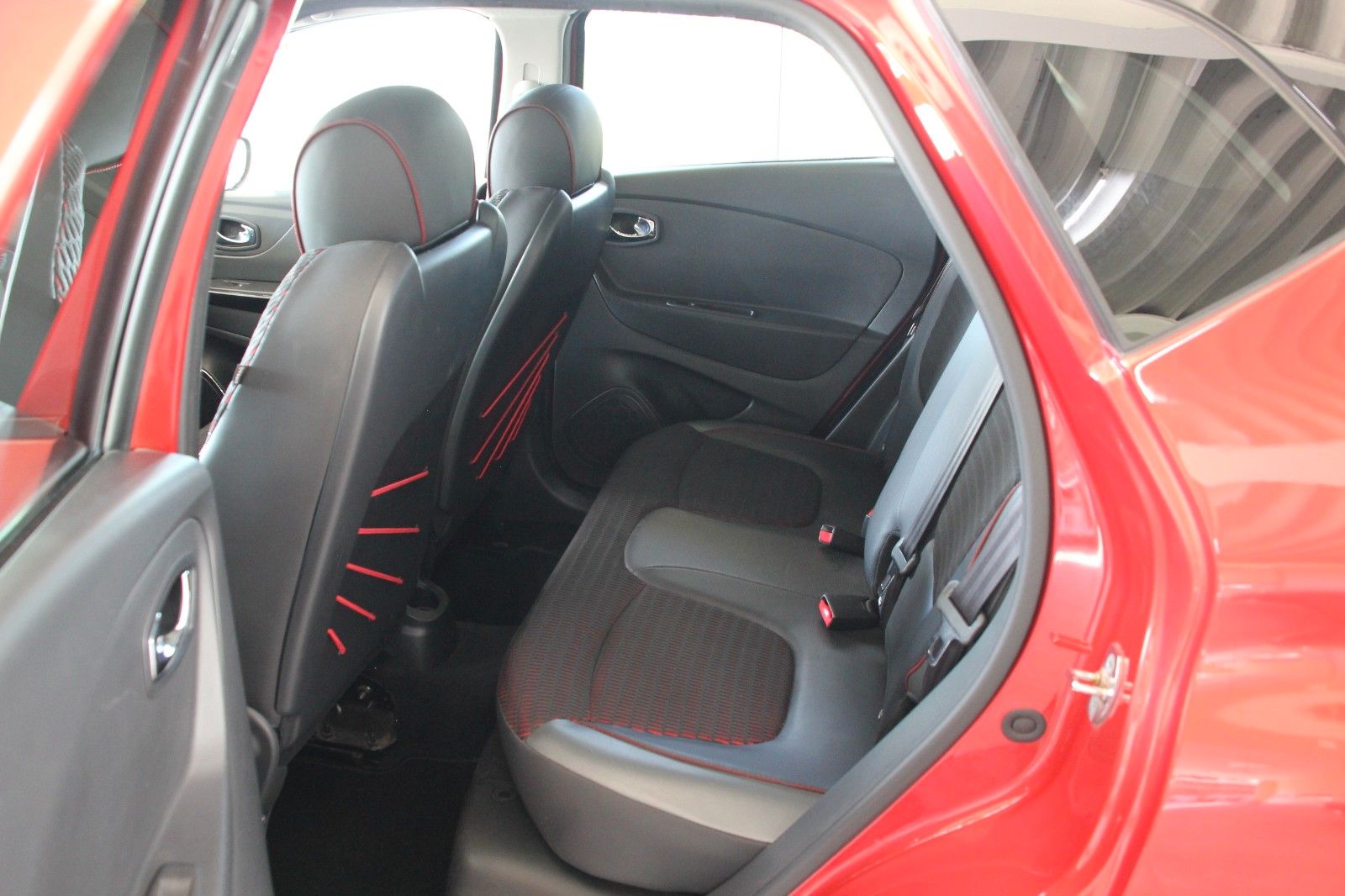 Fahrzeugabbildung Renault Captur Helly Hansen