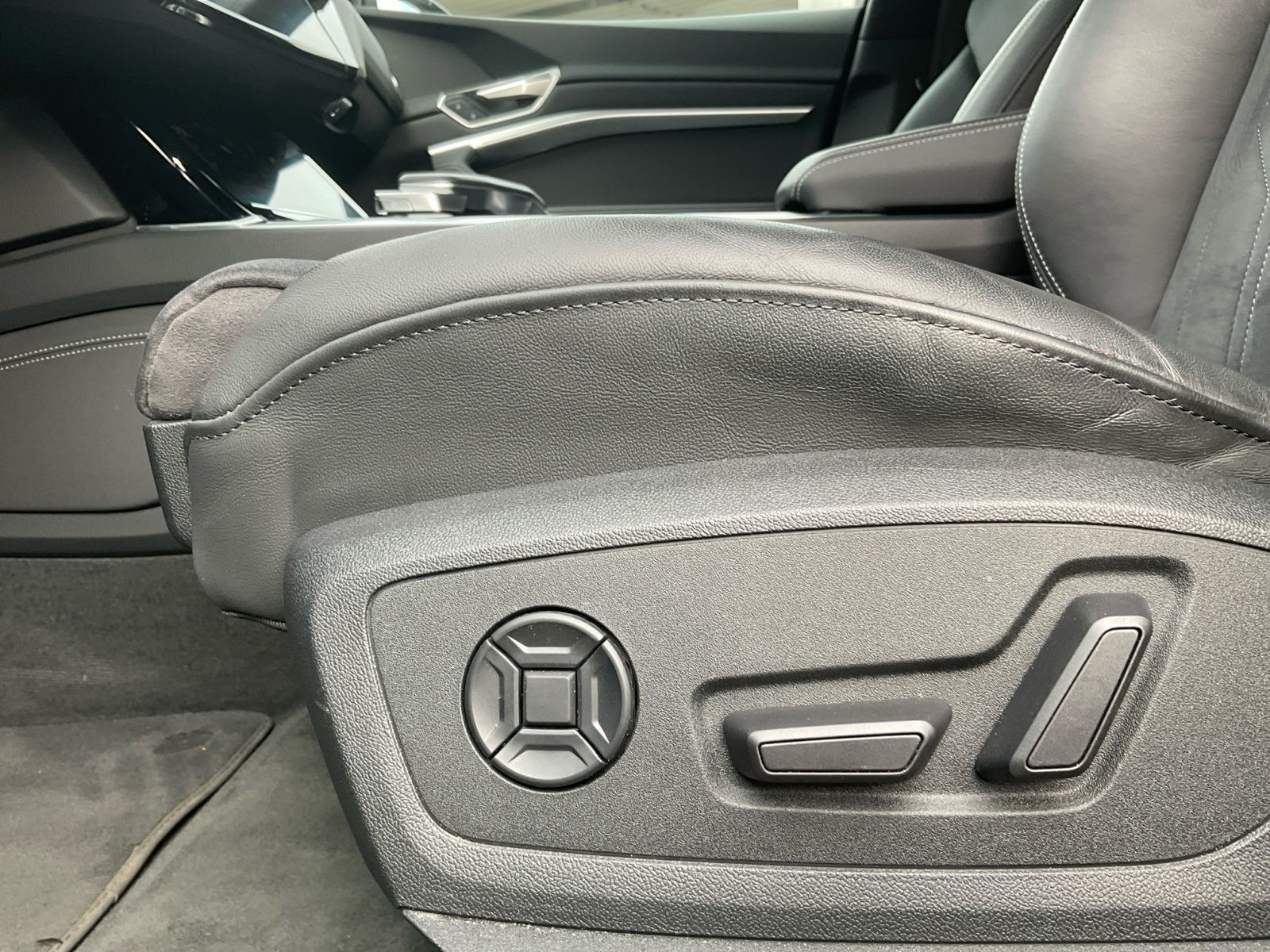 Audi Q8 e-tron - Bild 21