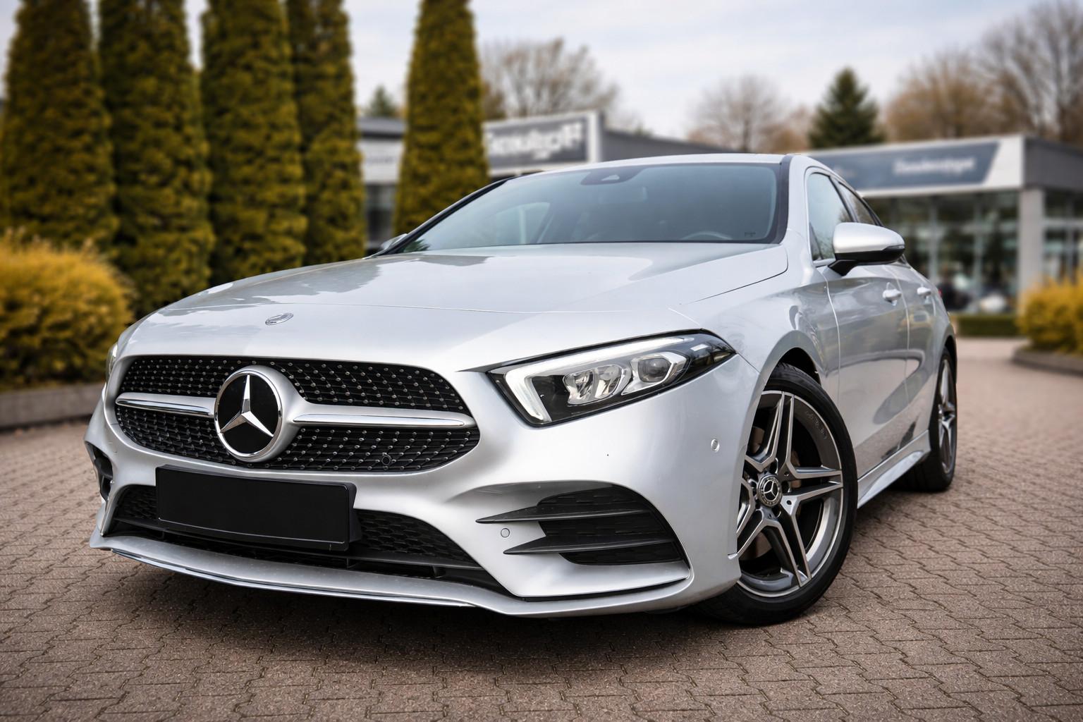 Mercedes-Benz A 180 AMG-Sport /LED/Spurhalte/Keyless/Kamera/+
