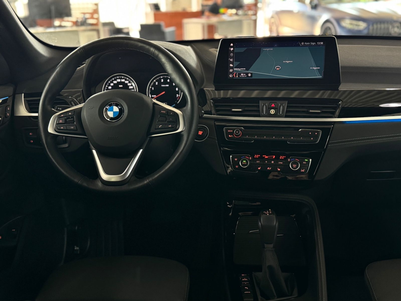 Fahrzeugabbildung BMW X1 xD25e Sport Line Kamera HUD Komfort DAB Leder