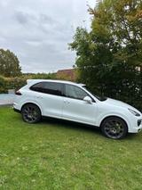 Porsche  S E-Hybrid Platinium Edition MwSt ausweisbar - Porsche Cayenne mit Hybrid-Antrieb: Geländewagen