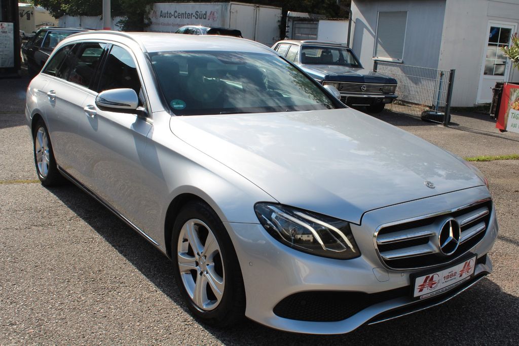 Image of Mercedes-Benz E 220
