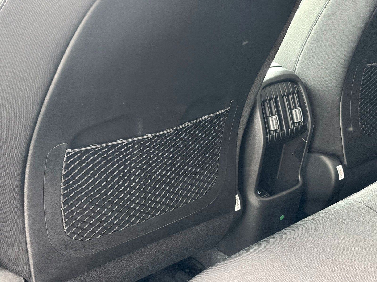 Fahrzeugabbildung Hyundai Kona 1.6 GDI Trend KlimaA,LED,Navi,SHZ,el.Heck