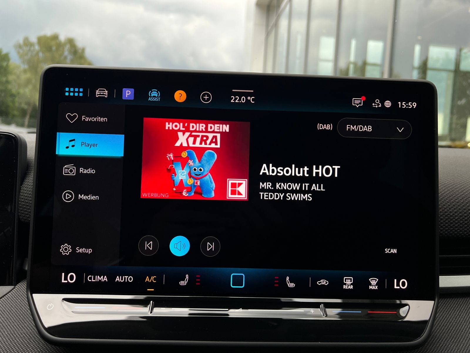 Fahrzeugabbildung Volkswagen T-Roc Life 1.5 eTSI DSG *AHK, Ganzjahresreifen,