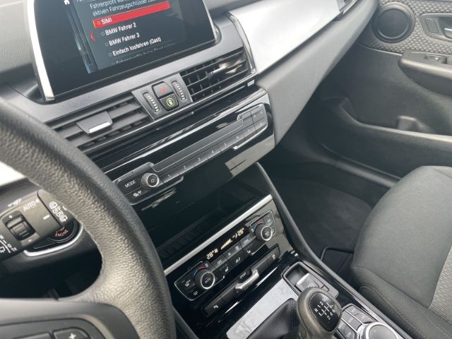 Fahrzeugabbildung BMW 218 Gran Tourer i Advantage Navi, Rückfahrkamera