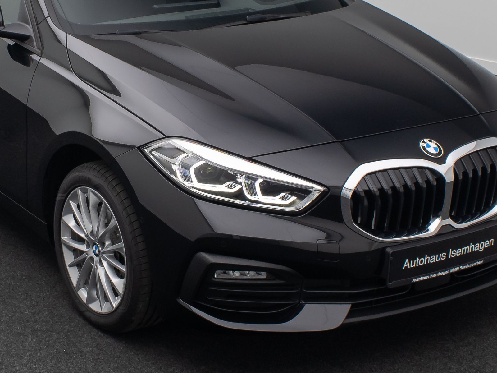 Fahrzeugabbildung BMW 118i Advantage HUD Kamera Alarm DAB CockpitProf