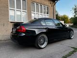 BMW E90 330i M Paket - BMW 330: M 330i Paket