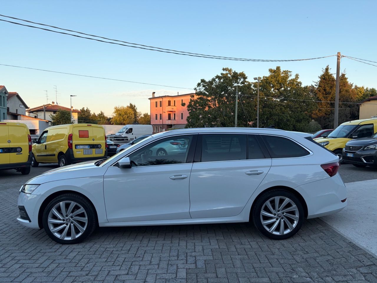 Skoda Octavia 2.0 TDI EVO SCR 150 CV DSG Wagon E imagem 3