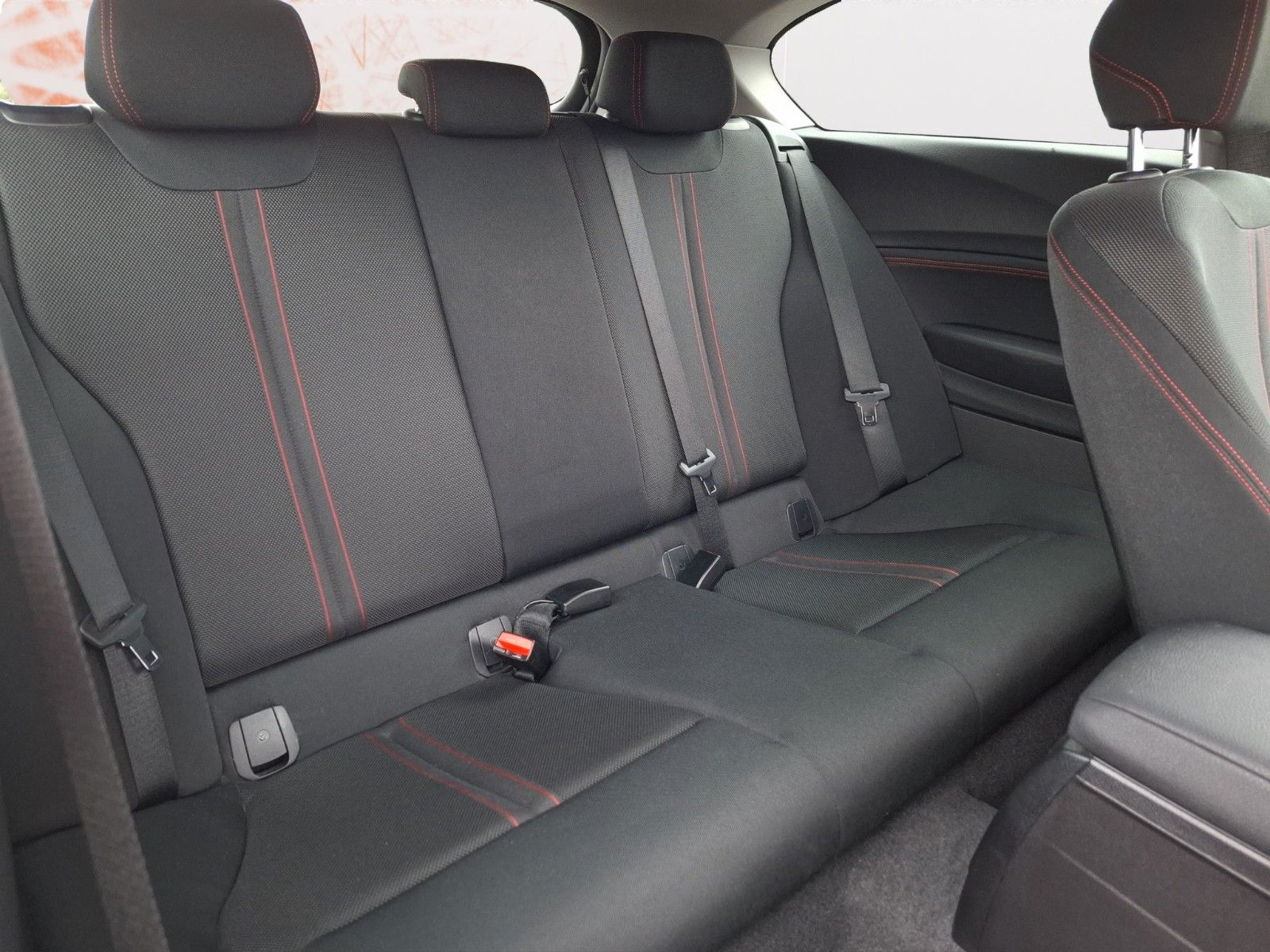 Fahrzeugabbildung BMW 118 d Sport Line ! 1te Hand ! LED ! TOP !